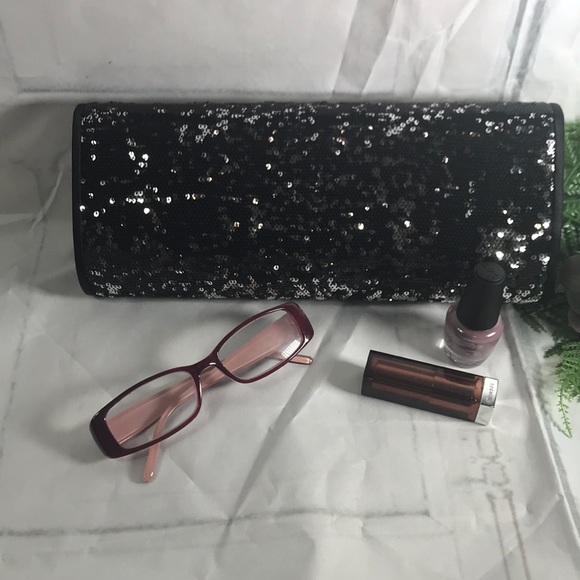 Evening clutch with silver chain strap. - Picture 5 of 7